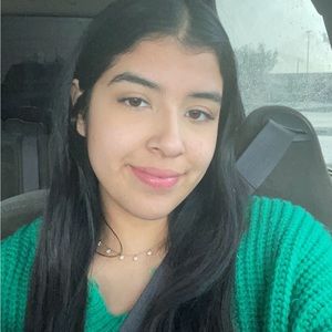 Meet your Posher, Yesenia